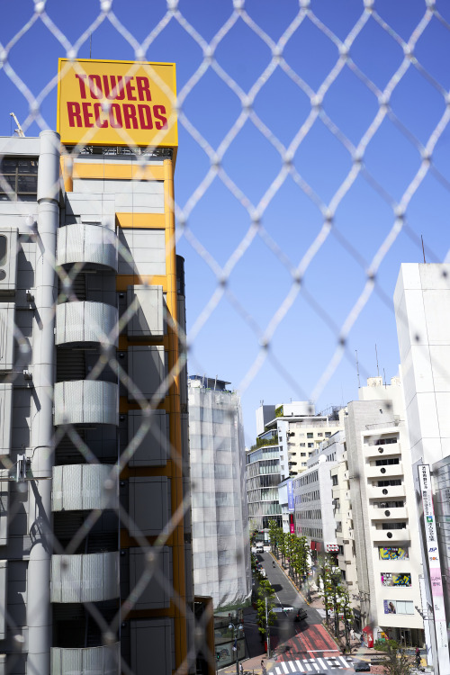 「渋谷 - 35mm F5.6」学生の頃によくお世話になった宮下公園がリニューアルしたということでショッピング区画が臨時休業しているこのタイミングでちょっと覗きに行ってみたこっちもよくお世話になった傍