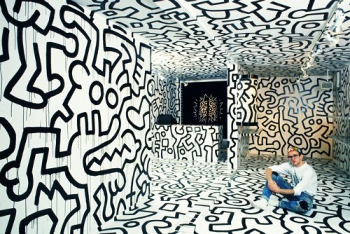 keithharingdaily:  Keith Haring painting Tokyo Pop Shop, 1988 