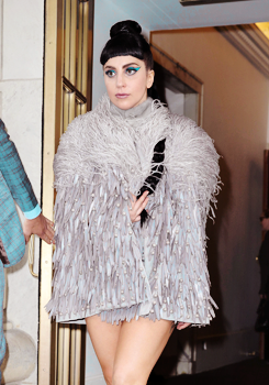 ladyxgaga:  July 29th, 2014: Arriving at her apartment in New York City   I wanna