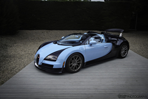 automotivated:  Bugatti Veyron 16.4 Grand Sport Vitesse. (by Charlie Davis Photography)