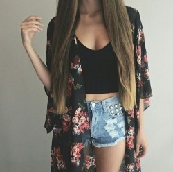 luxury-andfashion:  Kimono / Crop Top / Denim Shorts 