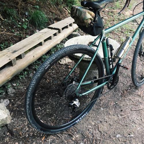 keisukeohashi: #kyoto #konarove #konabikes #cycling 門限が迫ってるから途中でUターン。新しいタイヤ、見た目も走りも調子良い。