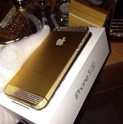 gasoline:  WOW WHAT A SHIT CHRISTMAS. I SPECIFICALLY TOLD MY PARENTS A WHITE IPHONE 5S AND THEY GET ME THIS PIECE OF SHIT. I FUCKING HATE MY PARENTS SO MUCH! I JUST WANT TO THROW THIS PHONE AT A WALL I HATE THEM! 