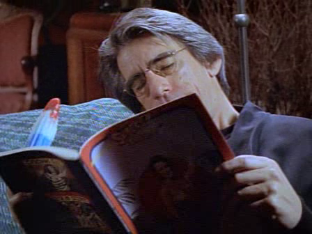 fadingroots:  Ladies and gentlemen: Detective John Munch. A man satisfied with his