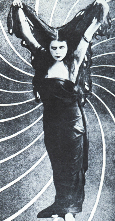 hennessey101:  Theda Bara was one of the most popular silent era actresses between 1914 and 1926. She made over 40 films, but most were lost in a fire during 1937. One of the most popular films, Cleopatra, became  one of Bara’s biggest hits. No known