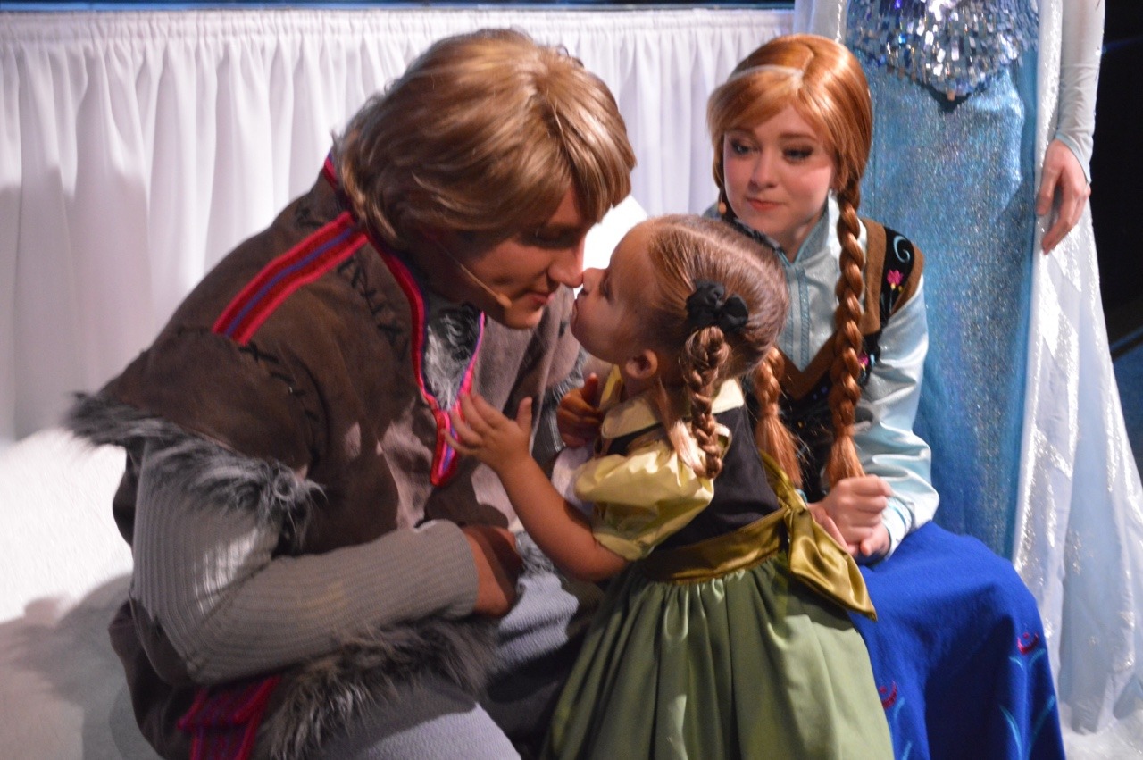 kristannalove18:
“ jessica988:
“ mydisneydaze:
“ Hugga Muggas for Kristoff
”
I am overwhelmed by the preciousness of that nose bump, the fact Kristoff did that, Anna’s stinking face of “Awww, that’s my Kristoff” and how Elsa is standing by watching....
