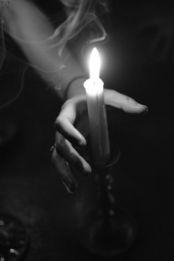 whitesoulblackheart:  Incense and Candlelight by Kurohoshi007 © (Please leave credit … ƸӜƷ) 