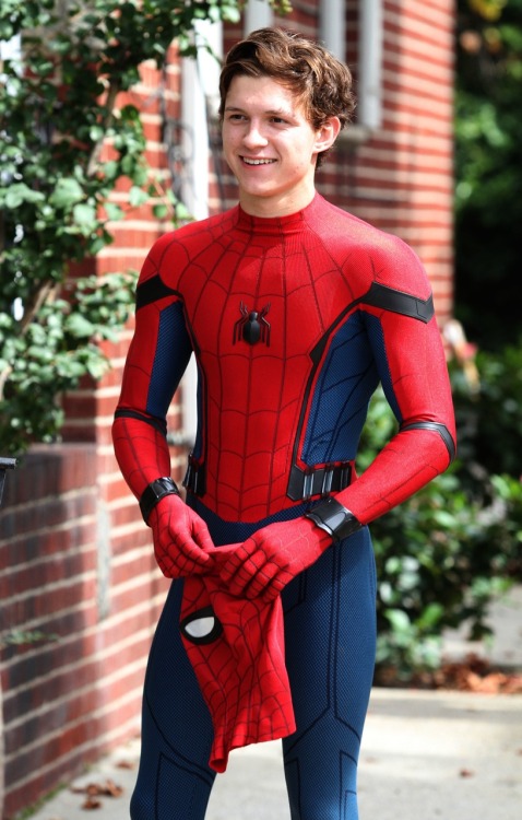 Porn photo quando2: Tom Holland  This kid’s adorable.