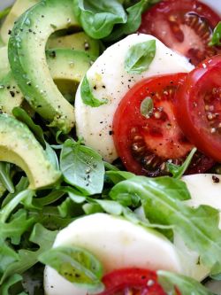 purrpleivygetsfit:  Avocado Caprese Salad