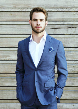 verymanlyman:  beardbrand:  Tailored blue  Chris Pine 