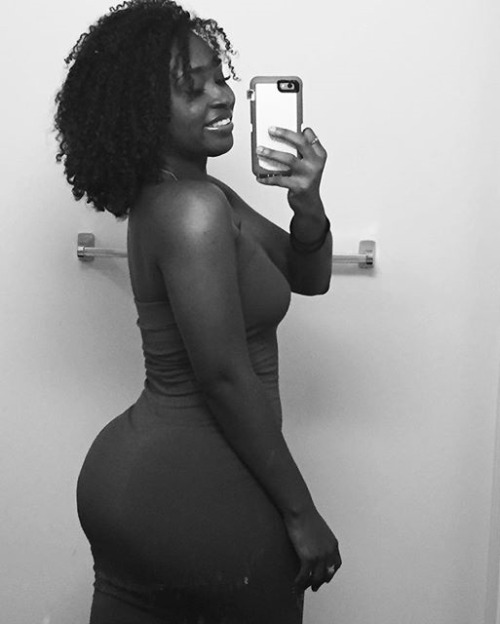 thedesiresofafreak:  afroamericanpsycho:  allthingsbootiful:  xo_marne   yassss  Dark skin women will forever be winning in my book. Hands down.. No contest