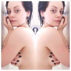 ceresleigh:  Bath 🔮 #suicidegirls #sideboob