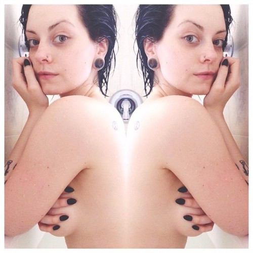 ceresleigh:  Bath 🔮 #suicidegirls #sideboob #girlswithtattoos #selfiesunday #mirroredimage #bath