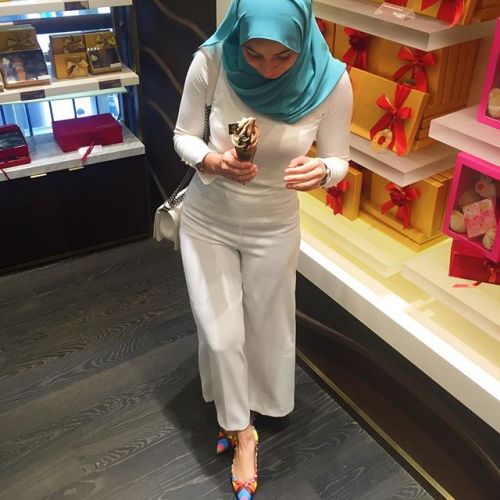 enciklancap:  adik neelofa 