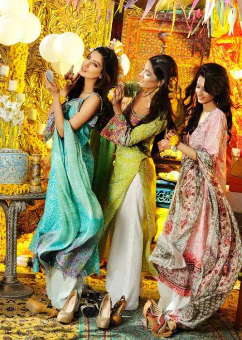 'Dress over pants': Rest of the world finally catches on to Shalwar kameez trend
