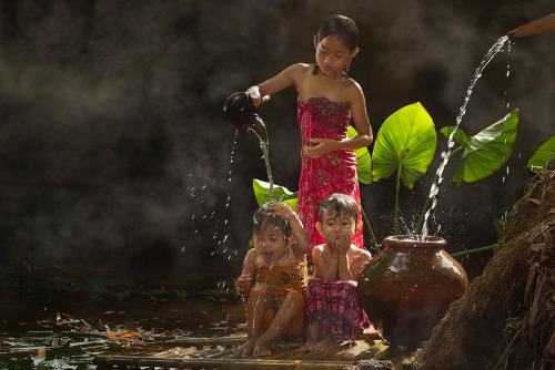 awkwardsituationist:  photos by herman damar in banten, indonesia