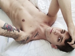 thefifthalex:  i refuse to get out of bed and get ready for work   Oh. My. God.