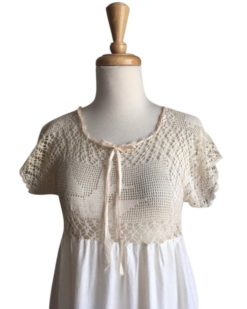 True vintage, 1970s cream crochet dress. x
