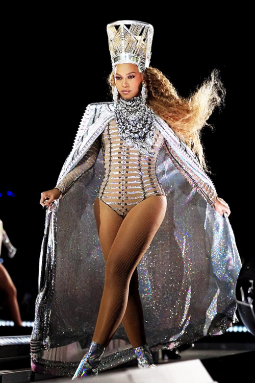 beyhive4ever:BEYCHELLA + Outfits (Weekend 1 vs. Weekend 2)