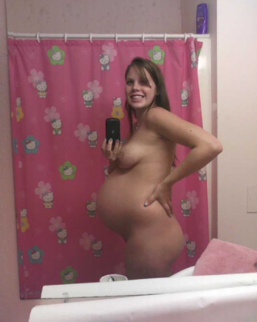 Pregnant wife naked selfie