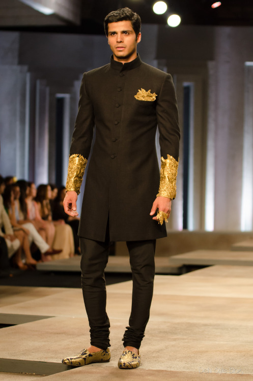 thegoddamazon:  dianarossweave:  salazarhawn:  the men’s looks from Shantanu and Nikhil India Bridal Fashion Week 2013 I do want to edit and re-work several of these looks but in general I love the over all aesthetic! Those brocade slip-ons are to Die