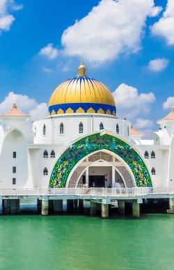 efdol:  Malacca Straits Mosque in Malaysia