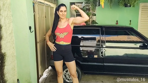 Strong woman lifting carhttp://onlyfans.com/muscular_goddess16