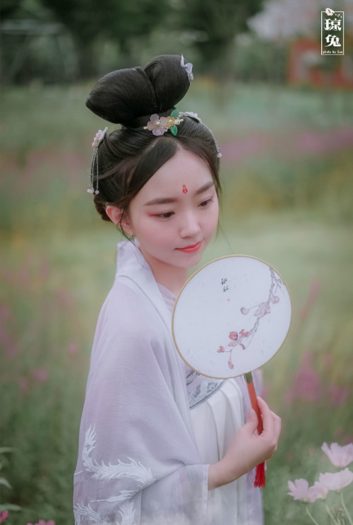 hanfugallery: Chinese hanfu photography”White Jade Rabbit”——Clothes by 