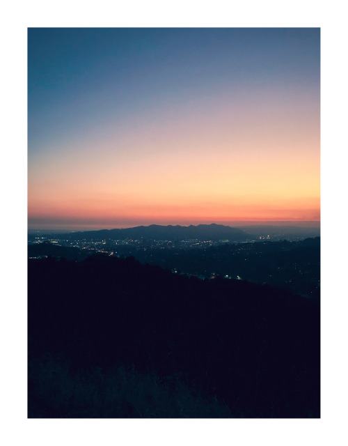40hotmom:leahberman:sunset stories via iphone