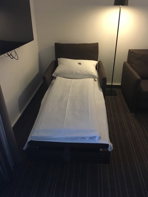 Wochenende im Hotel mit dem Lover! Die Aufteilung der Betten setzte sofort den erotischen Kick! Der 