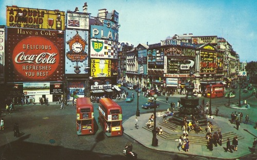 magictransistor:  Piccadilly Circus