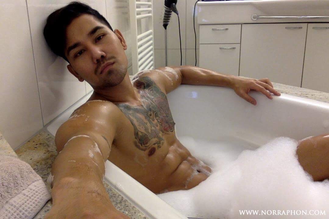 norraphonwear:  Bubble Bath 😜