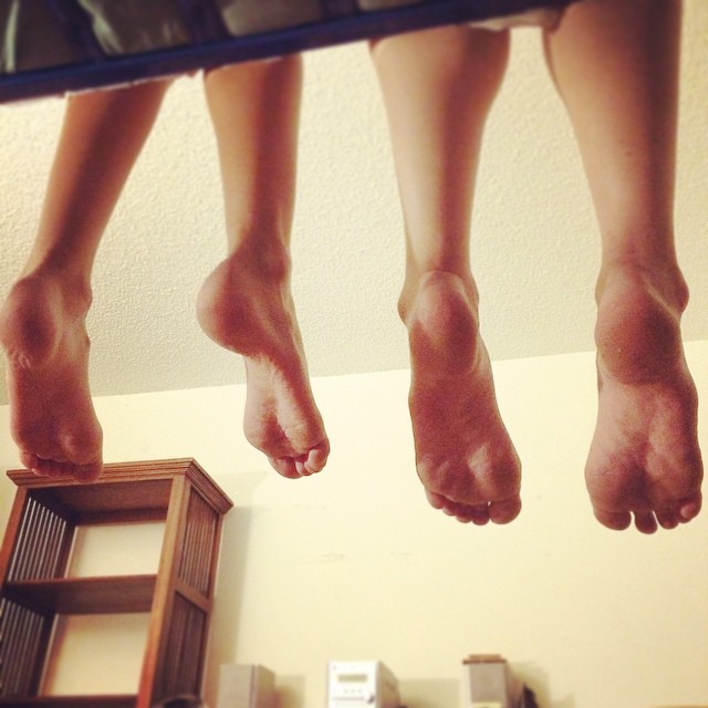 drclifffuxtable:  Tee and her sister Lizzy #feet #Füße #foot #softfeet #teenfeet