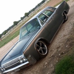 suicideslabs:  More 1961 - 1969 Lincoln Continentals