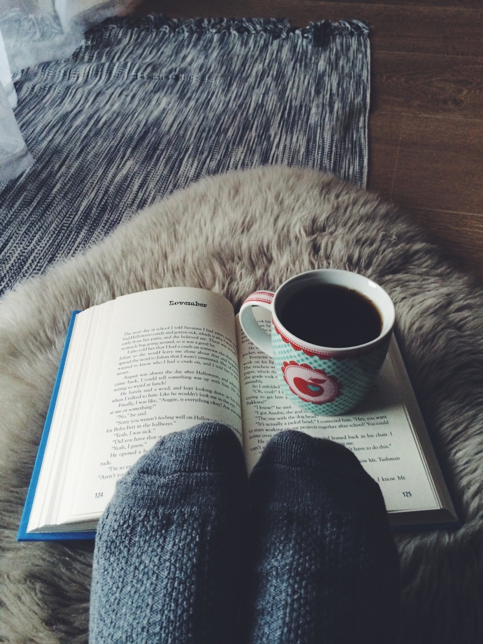 m-elodram:  Cozy time on a rainy day 