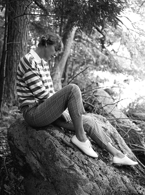 emmaduerrewatson:TAYLOR SWIFT photographed by Beth Garrabrant for “folklore” Album Photo