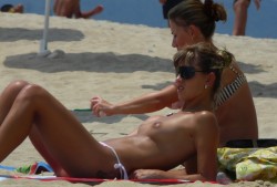 Beach Voyeur Photo Of Sexy Tall Slim Topless Beach Girl