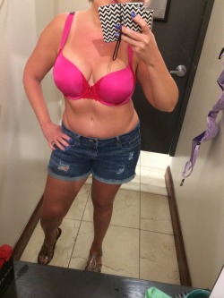 rockthemcurves:Another dressing room pic. Trying on bras… Guys if you only knew what it was like to wear bolder holders lol