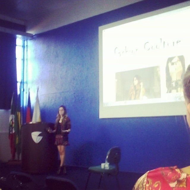 Palestra da @fashioncoolture (em Universidade Feevale)