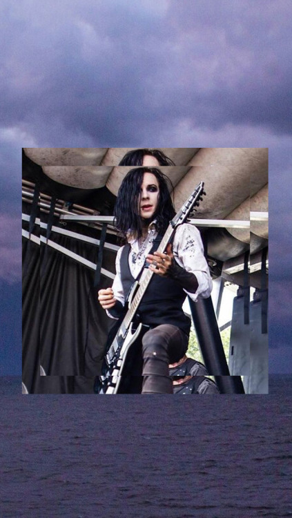 lock-screenss:  Requested Ricky Horror/Chris MotionlessLike or reblog if you’re gonna keep-Erin