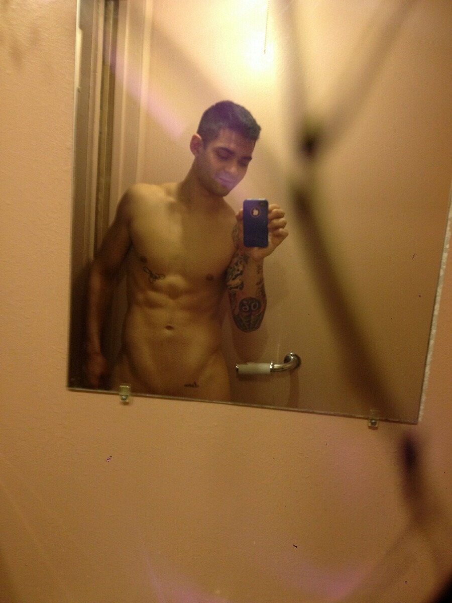 thingsilovee90:  *Guy32! :)