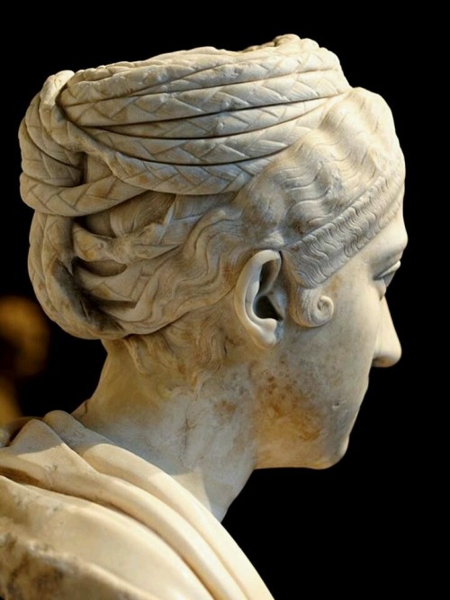 mad-moiselle-bulle:Antique Roman Women Hairstyle.