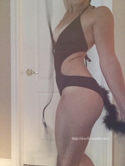 d-o-l-l-i:  Whip it good, whip that kitty just like you should 