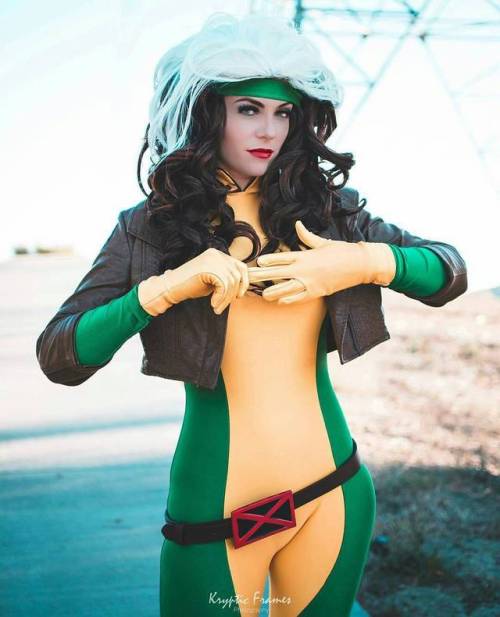 sharemycosplay: #Cosplayer/ #SMCstreet member @whoanerdalert with an amazing classic #Rogue. #cospla