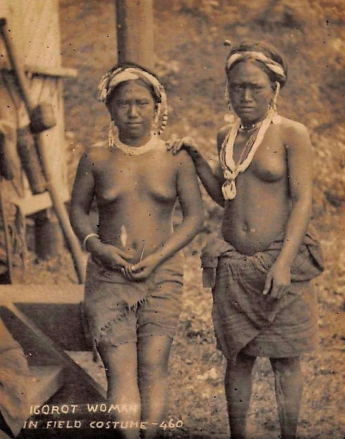 Igorot women in field costume.   Via Eduardo de Leon.  