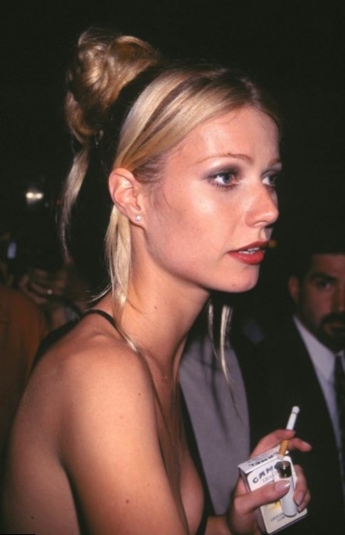 womeninfilmsmoking: Gwyneth Paltrow