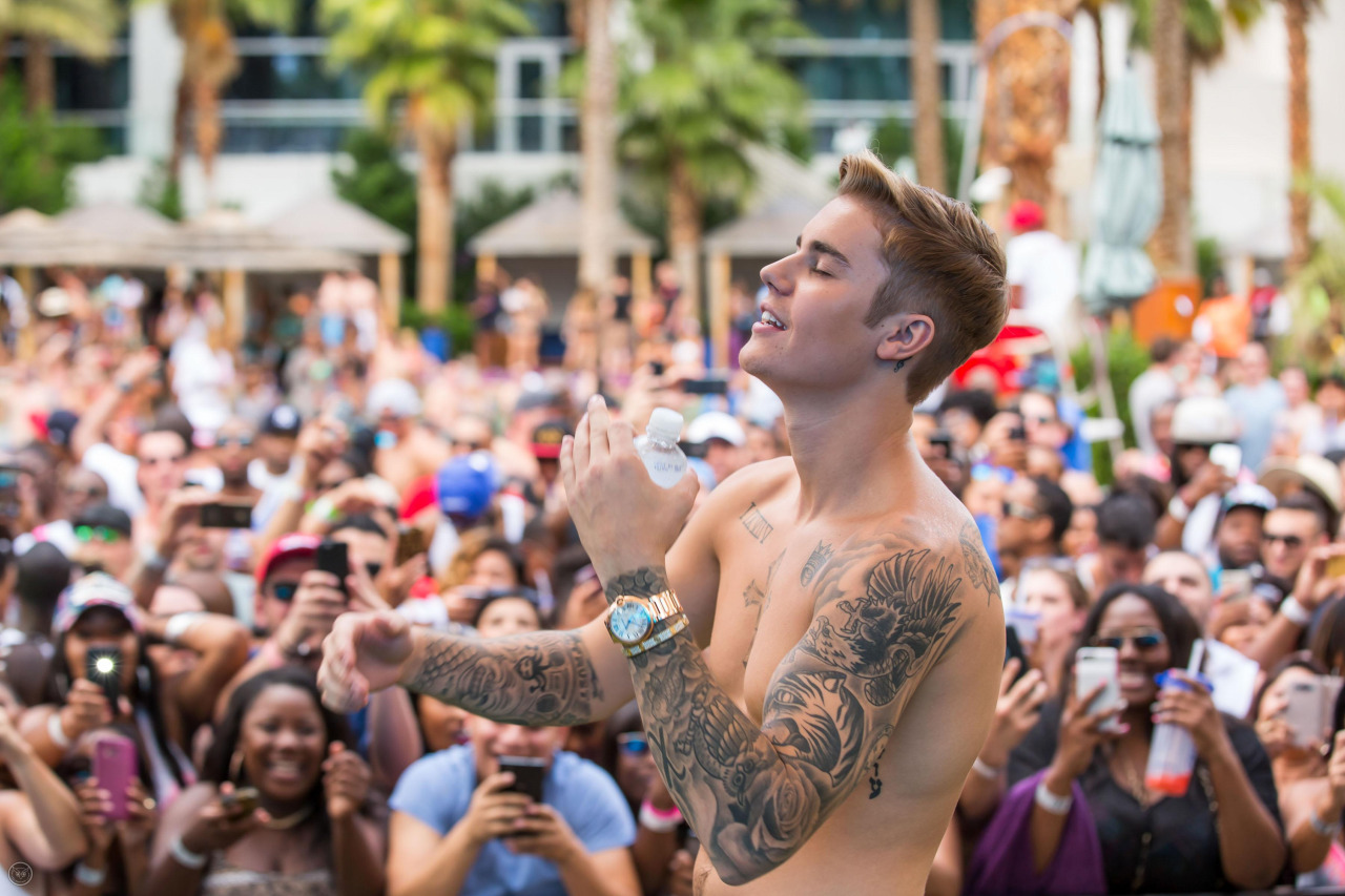 keeping-up-with-bieber:  [more] Justin at Rehab in Las Vegas (May 2)