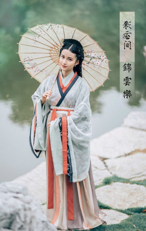 Traditional Chinese hanfu by 彩云间汉服