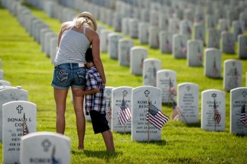 goosedawg:  armsnotsigns:  gunrunnerhell:  “And they who for their country die shall fill an honored grave, for glory lights the soldier’s tomb, and beauty weeps the brave.” - Joseph Rodman Drake  sadly they didnt die for their country, but for