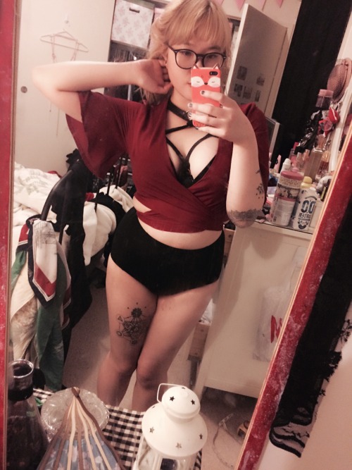 shibari-bun:  Also found the perfect shirt for this bra 💖💖  [18+ blog. Don’t delete caption or self promote] 